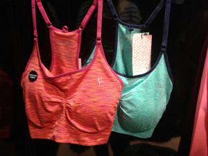 Colorful bras, Primark, € 5,-.