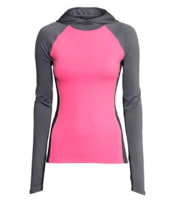 Grey and pink shirt with a hood, H&M, €19,99.